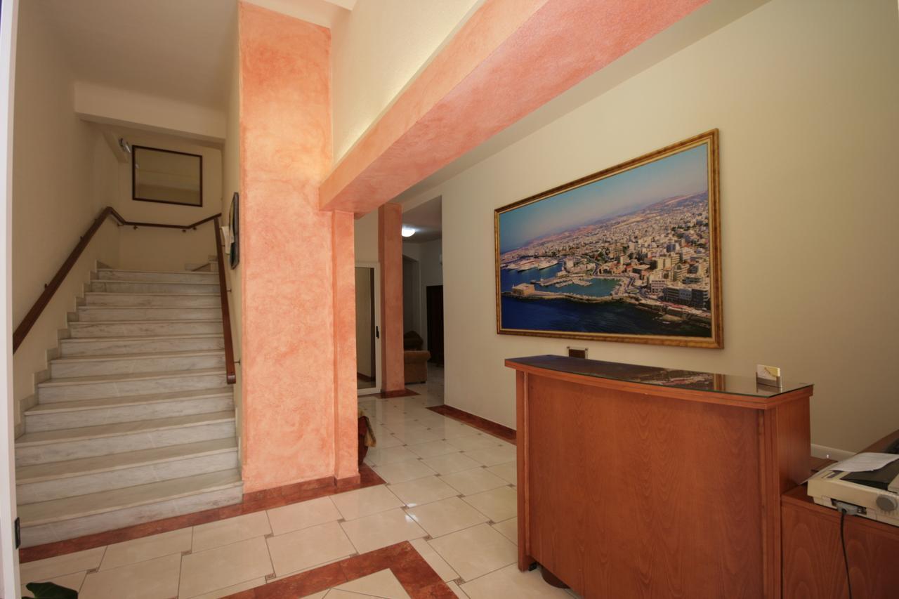 Lena Hotel Heraklion Exteriör bild