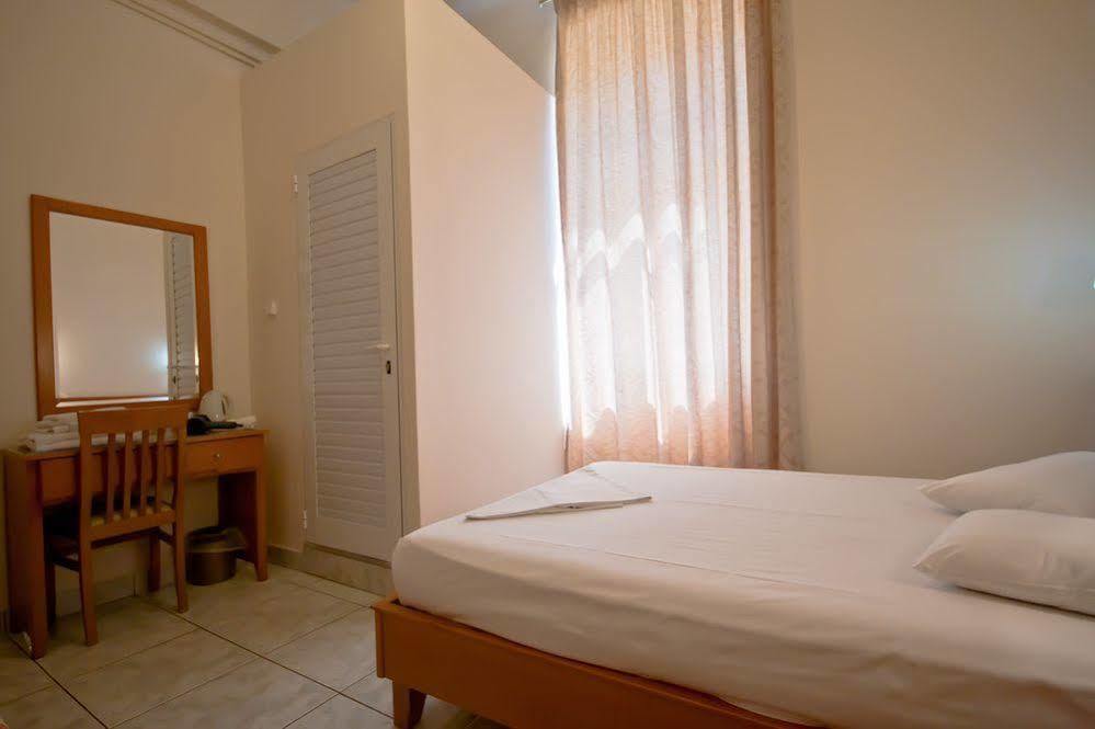 Lena Hotel Heraklion Exteriör bild