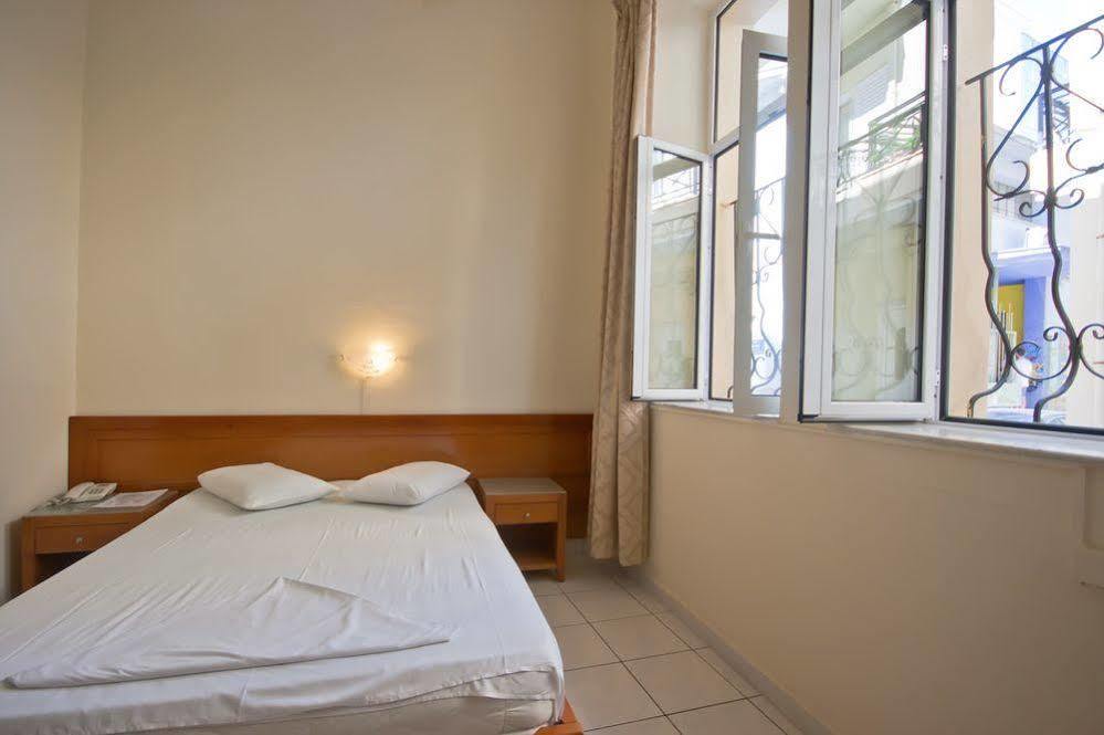 Lena Hotel Heraklion Exteriör bild